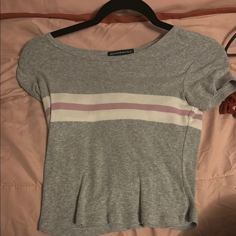 Brandy Melville Gray Tee with Pink Stripe - Picture 1 of 2